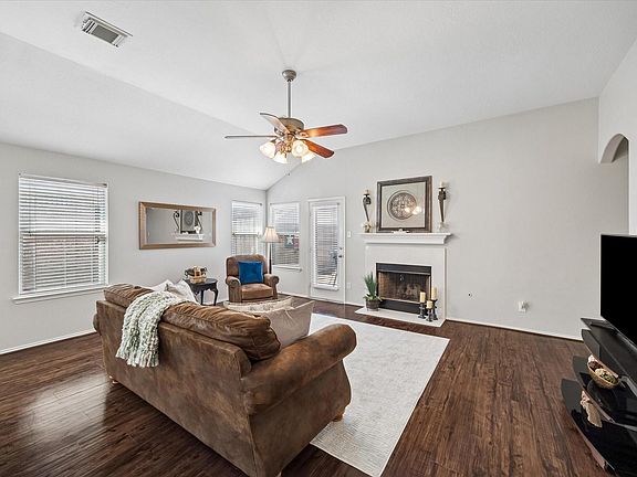 5th image of 21583 Kings Bend Dr