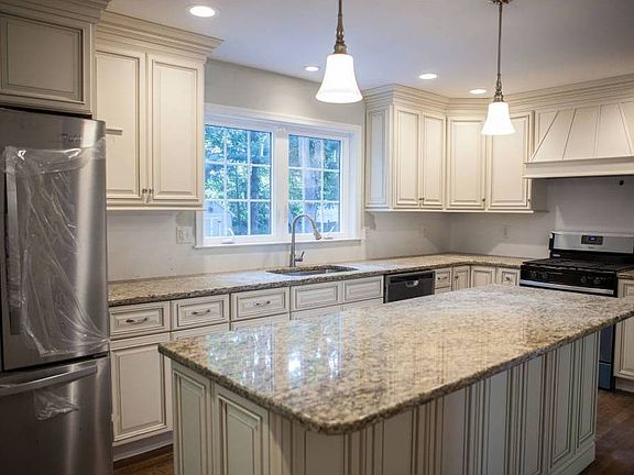 2nd image of 7 Wellington Dr