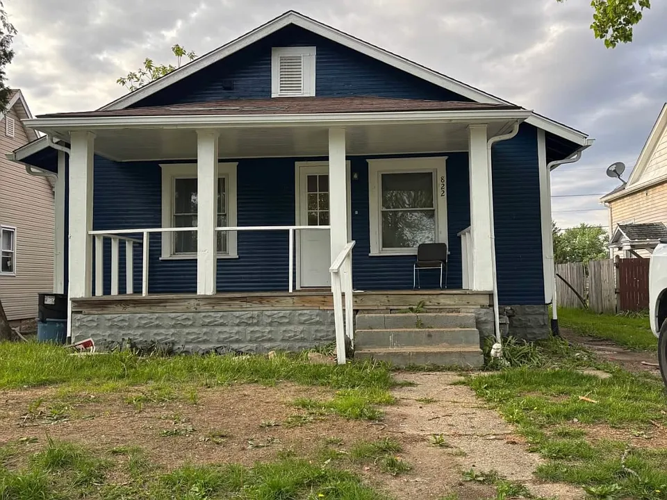 822 W 7th St