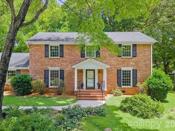 1024 Court Dr, Charlotte, NC 28211