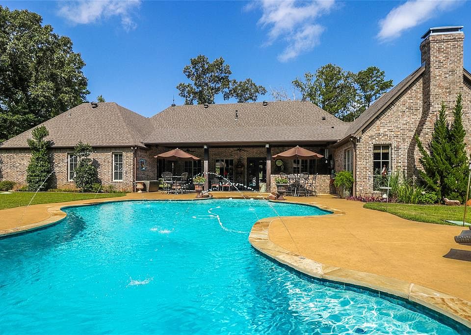 1st image of 15030 Canopy Oaks Dr