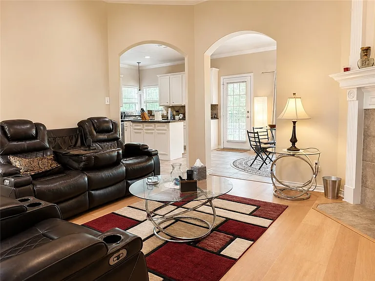 2301 Norham Dr — Photo 2