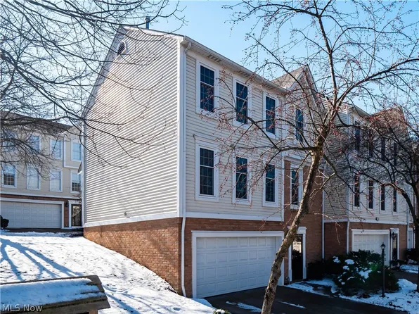 121 Cliffside Commons Dr, Rocky River, OH 44116