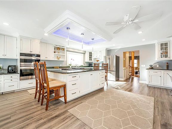 2nd image of 23 Daisy Dr