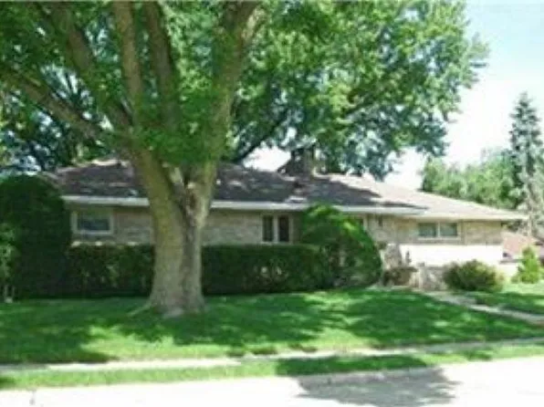 3090 Kane Ct, Dubuque, IA 52001