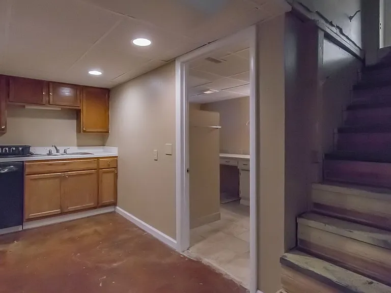 220 W Madison St — Photo 13
