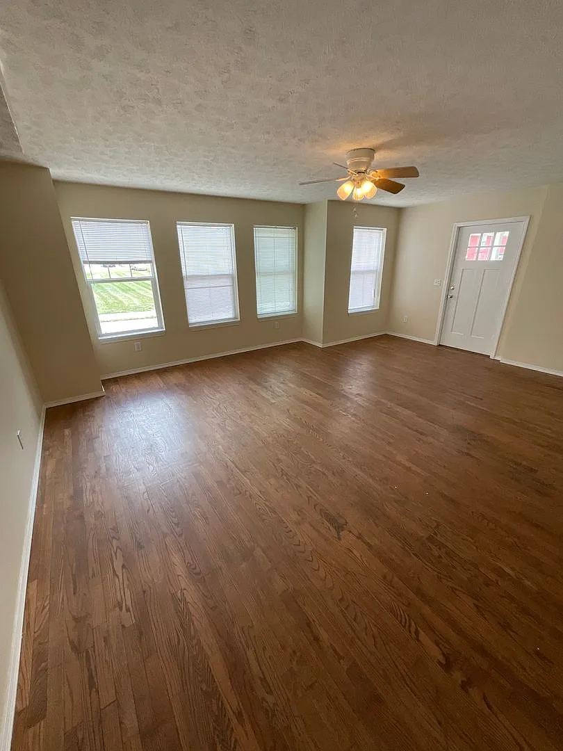 *Available August 2028* 5 Bed, 3 Bath House — Photo 3