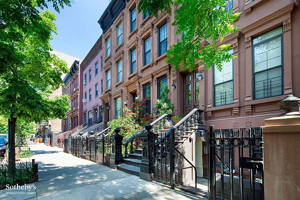 Sold by Sotheby's International Realty | media 9