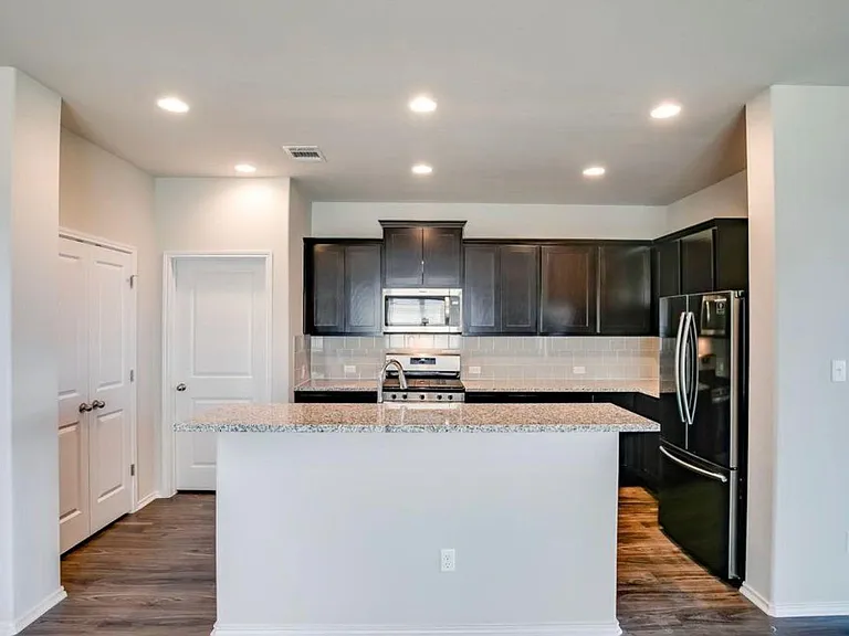 129 Goldfinch Dr — Photo 7
