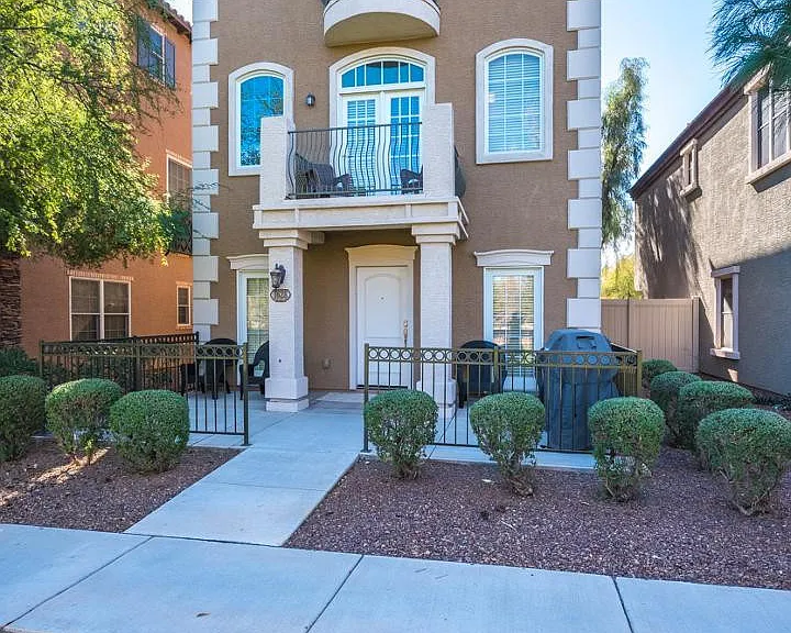 1628 E Canyon Creek Dr — Photo 1
