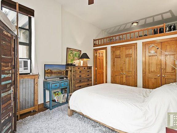 3rd image of 8 W 76th St #3A*