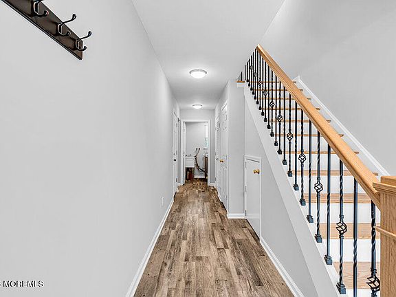 2nd image of 190 Spruce St 6