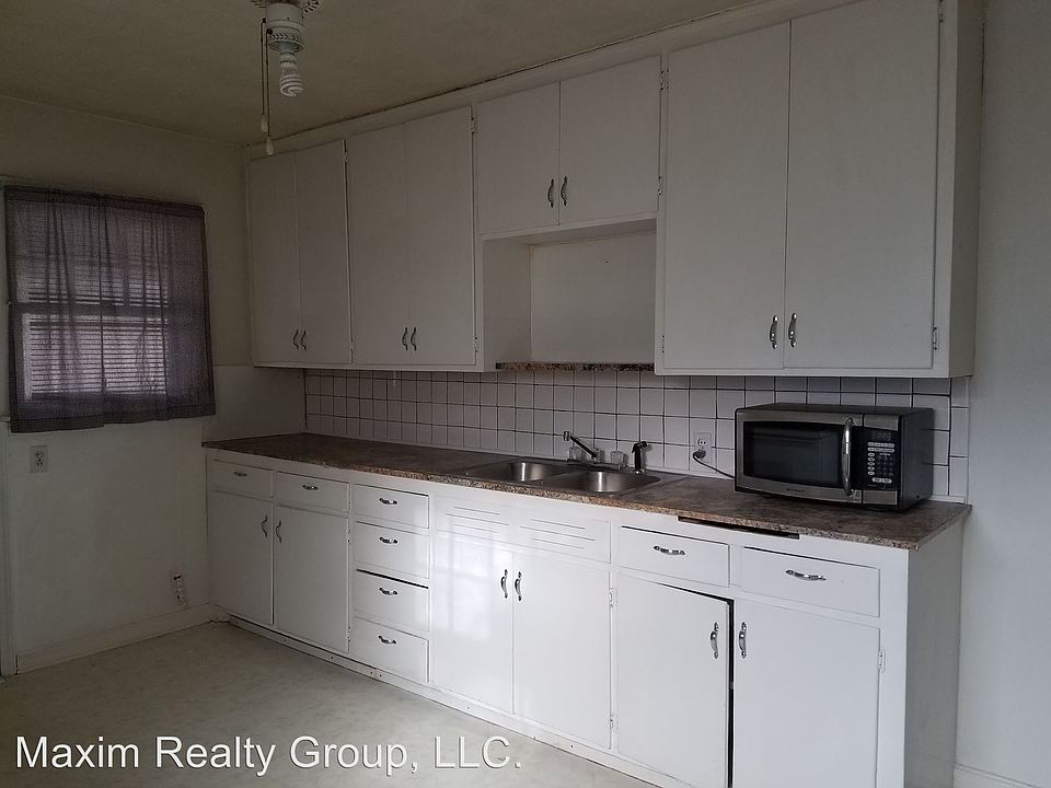 1st image of 116 N 32nd Ave APT 2