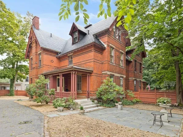 2 Rangeley Rd #2, Winchester, MA 01890