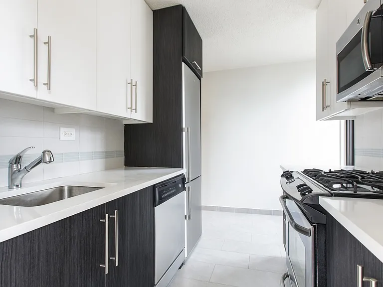 300 E 34th St #27K — Photo 7