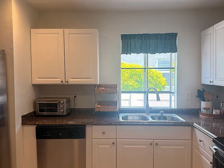 4208 Northampton Dr — Photo 8