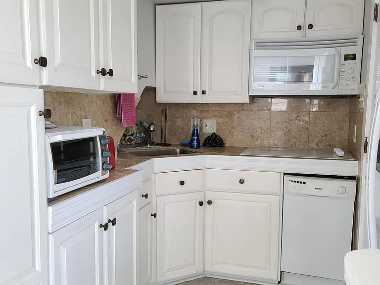 425 N Kenyon Ave — Photo 6
