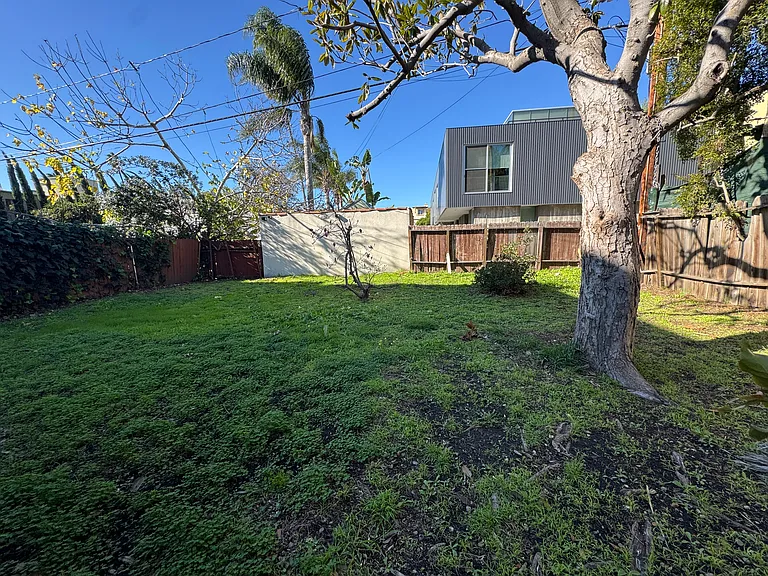 849 N West Knoll Dr — Photo 44