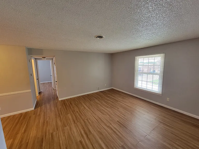 507 W Westview St #16 — Photo 4
