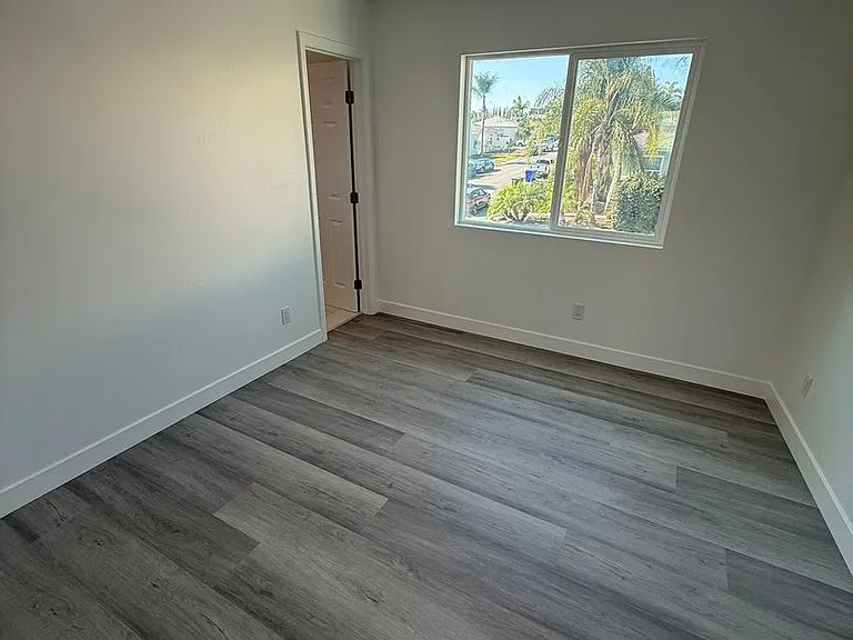 4560 College Ave — Photo 6