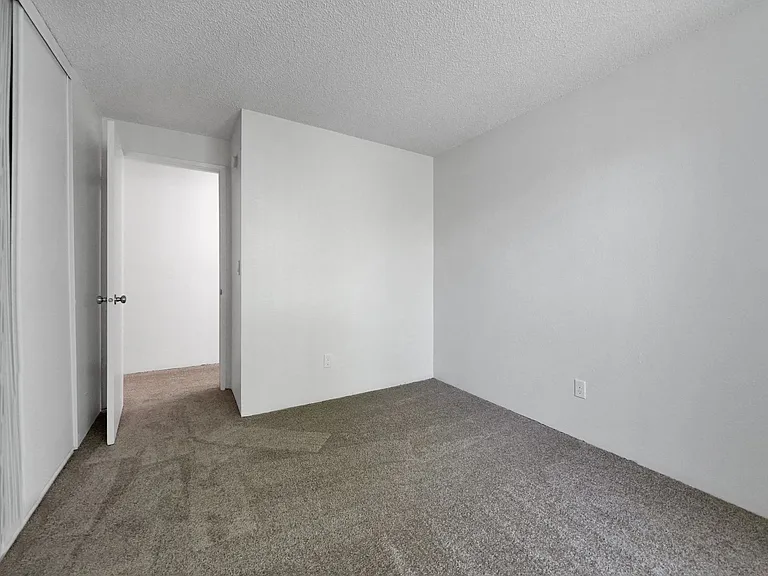 Karens Korner Apartments — Photo 15
