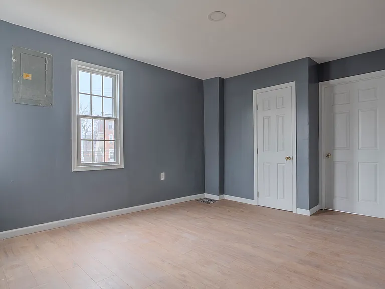 662 Salem Ave — Photo 6