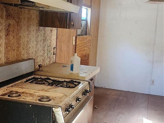 4th image of 107 College Ln