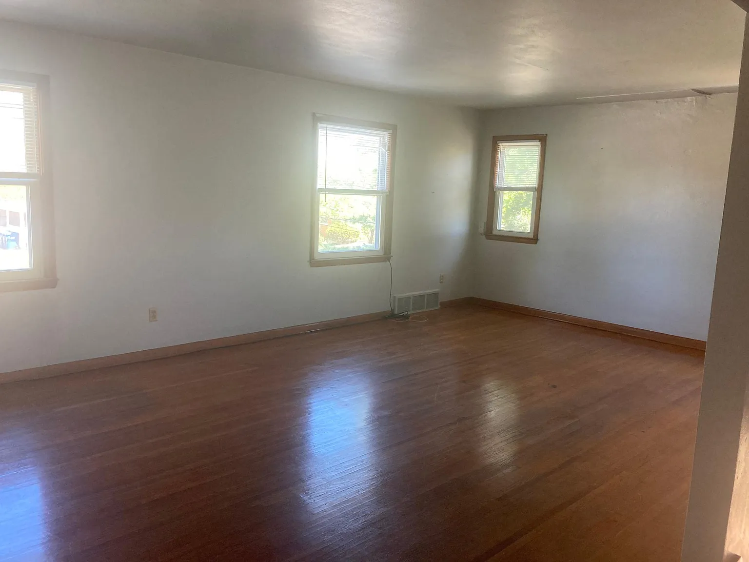 1215 W Miller St — Photo 3