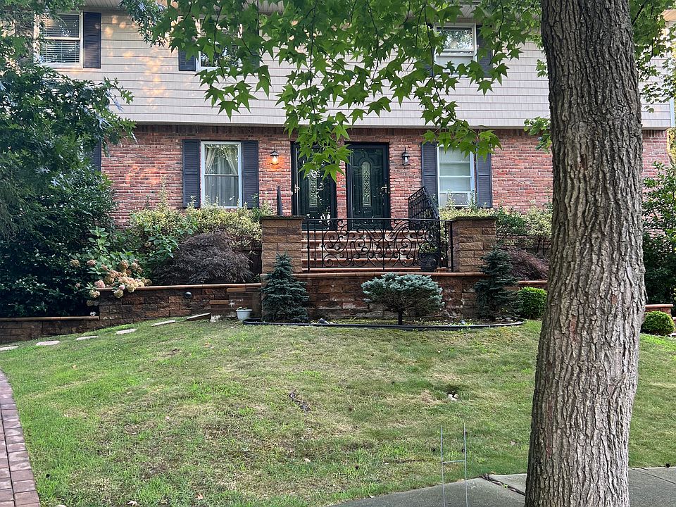 1st image of 12 Grant Ct #12