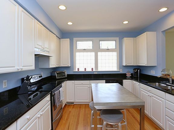 4th image of 323 Columbia Pl E #E-1