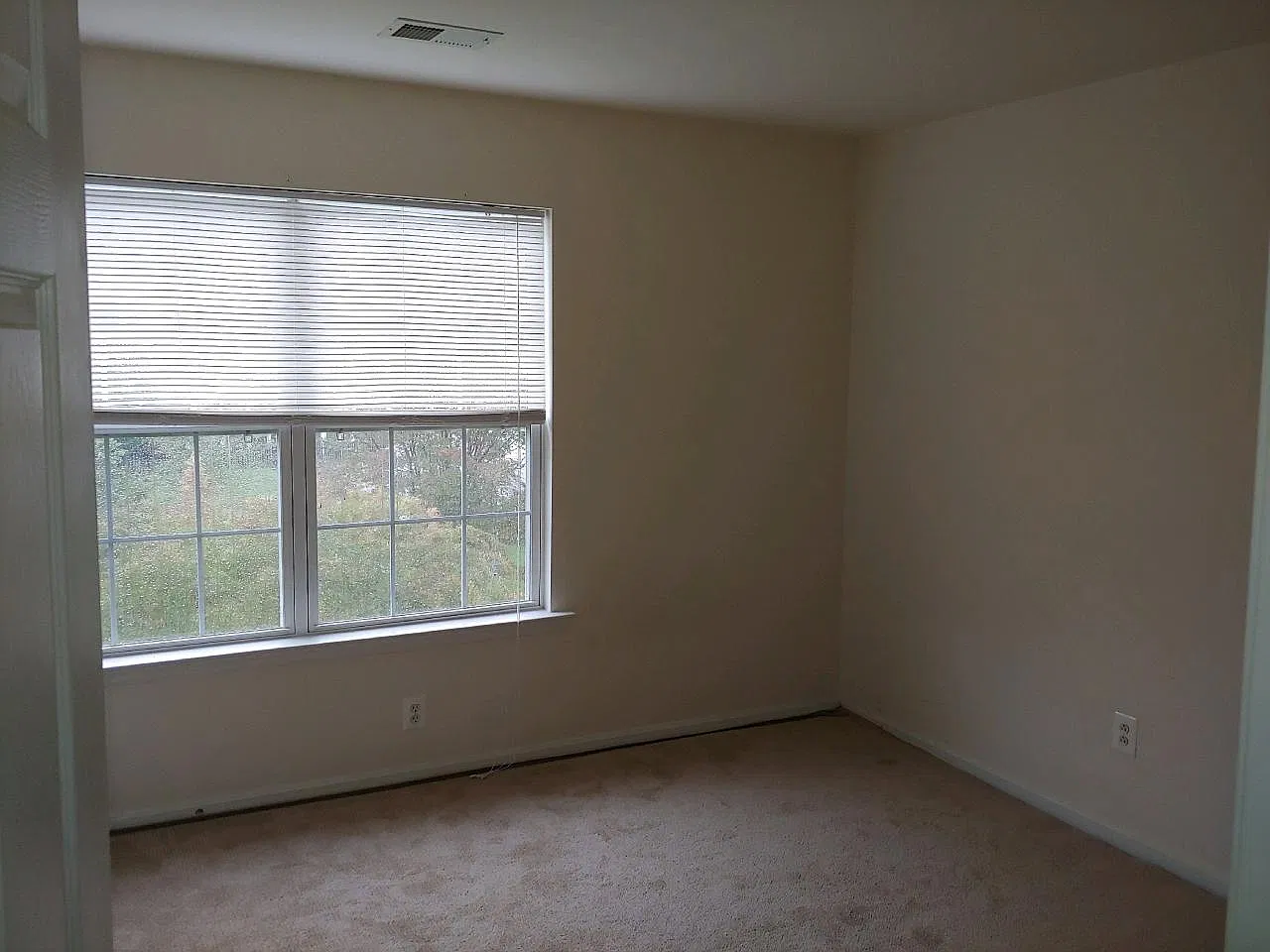 6 bed, 3112 sqft, $810 — Photo 3