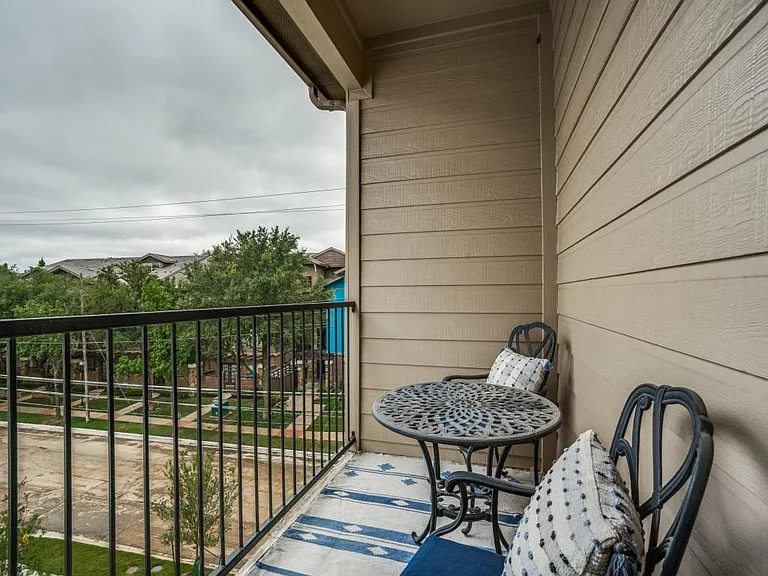 2606 N Henderson Ave #D — Photo 16