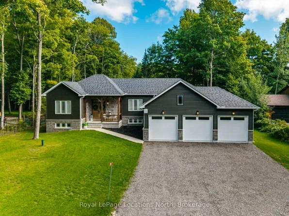 15 Pinecone Ave, Tiny, ON L9M 0J2