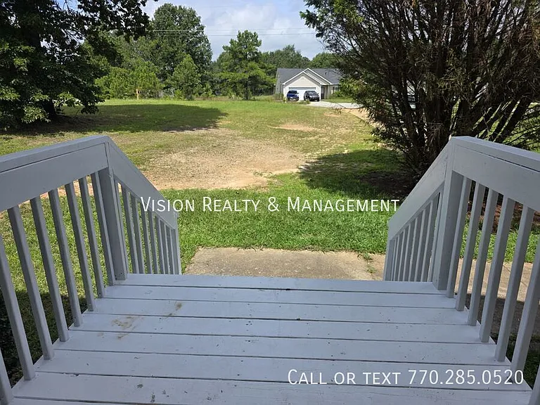 258 Lambert Overlook Cir — Photo 16