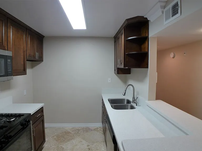 North Tower Apts — Photo 87