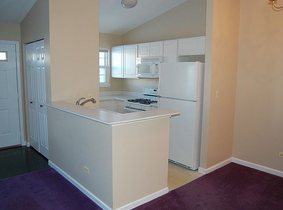 3rd image of 327 Newbury Dr