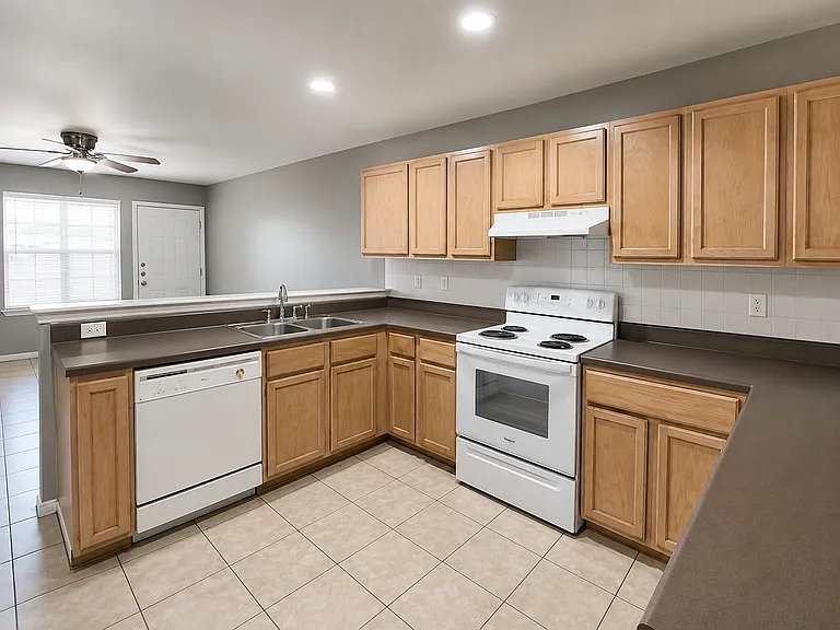2907 Cantabrian Dr #B — Photo 4