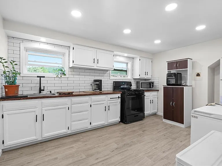 726 Seneca St #2 — Photo 3