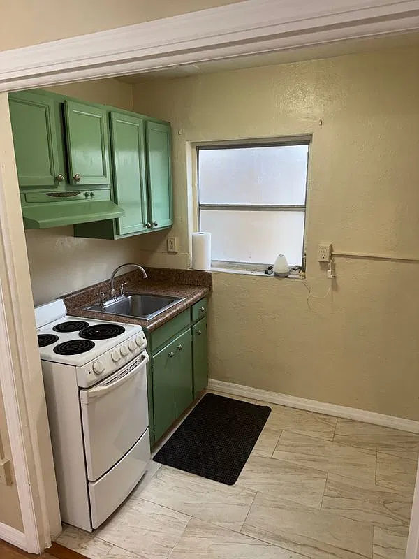 1 bed, 1.0 bath, 306 sqft, $1,100 — Photo 1