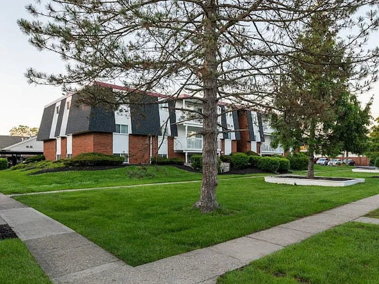 Finneytown Apartments & Townhomes — Photo 10