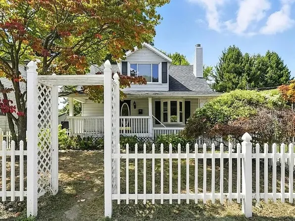 868 Iredell St, Akron, OH 44310