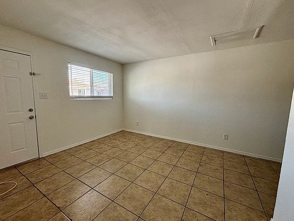 4th image of 2206 E Portland St #4