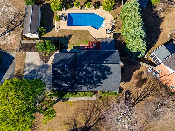 5th image of 109 Foxwood Dr