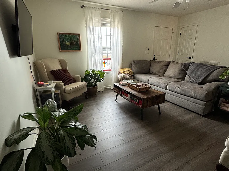 1519 E Calhoun St — Photo 14