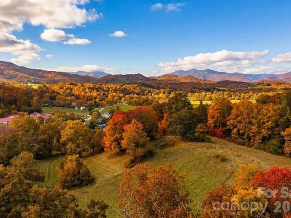 37 Amber Ln, Clyde, NC 28721