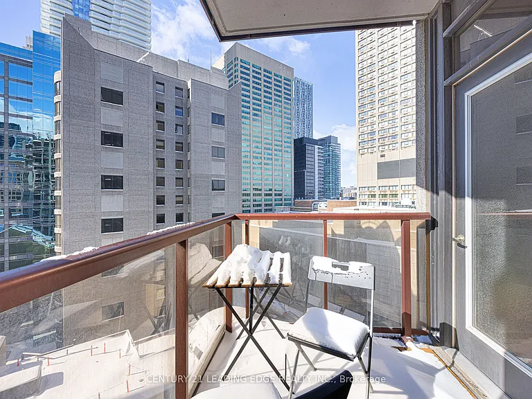 85 Bloor St E #1413 — Photo 22