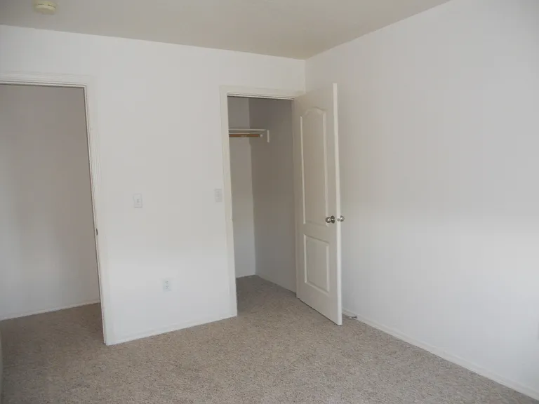 126 NE Lotus Ct — Photo 18