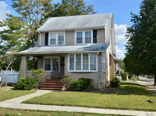 65 Rockaway Pkwy, Valley Stream, NY 11580