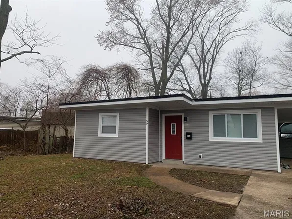 52 Marquette Dr, Florissant, MO 63031