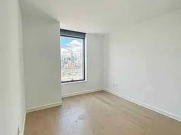 5th image of 3 Court Sq #2701
